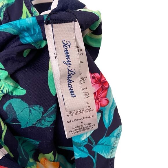 Tommy Bahama Tropi-Calling Reversible Lace-Back One-Piece Swimsuit in Size 6 - Picture 16 of 16